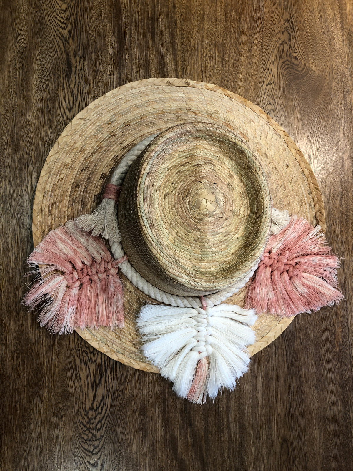 Sombrero con Hojas Macramé