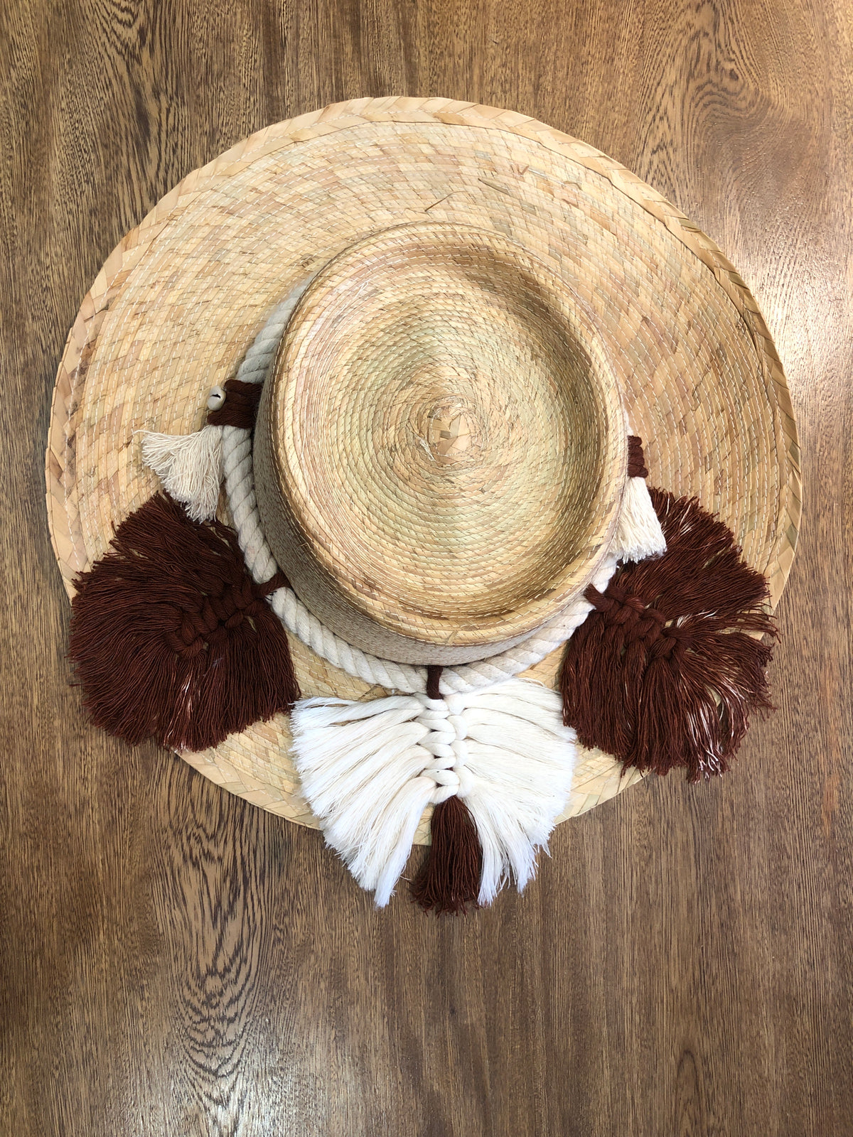 Sombrero con Hojas Macramé