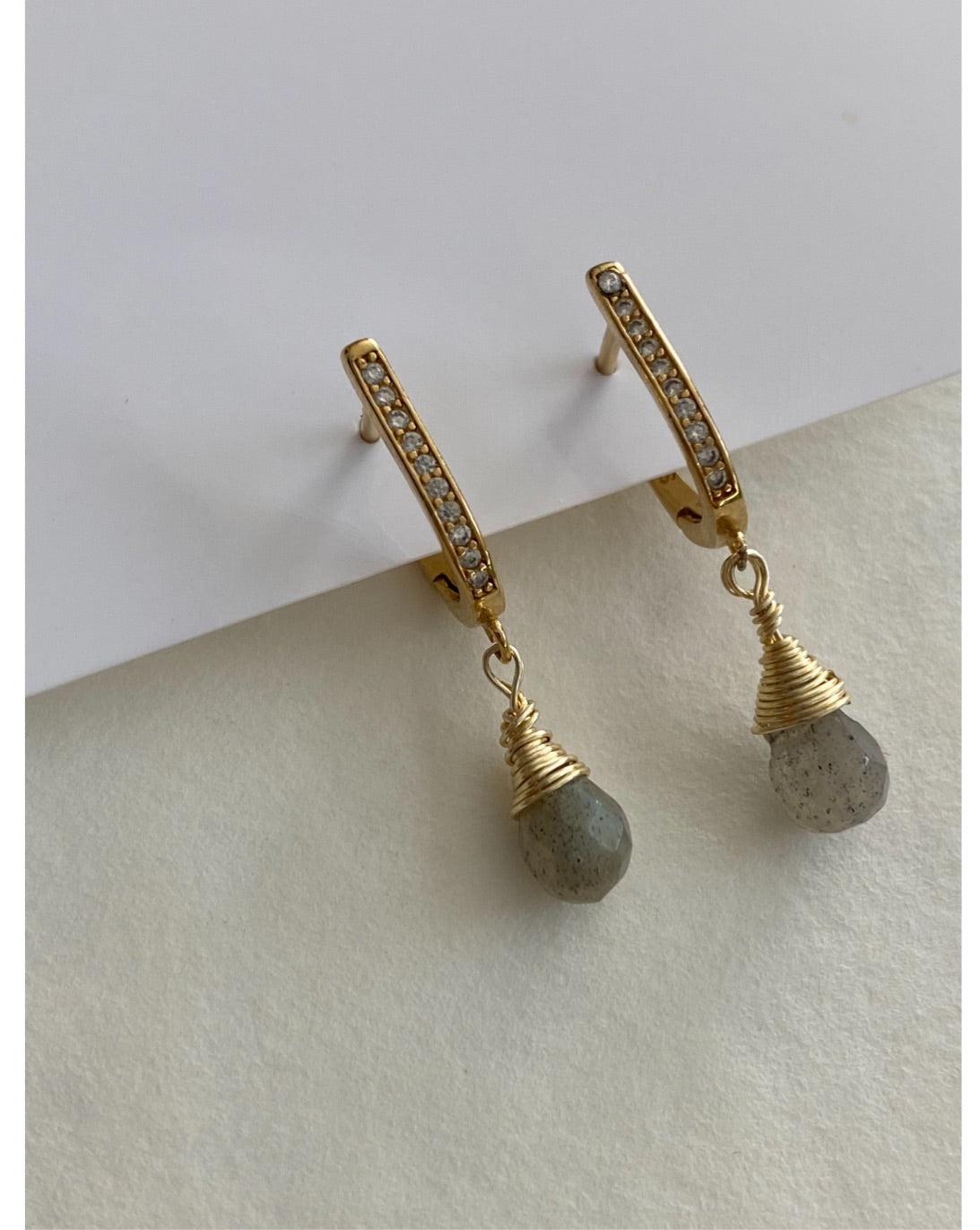 AHMP-27B Aretes Piedra Gris y Arracada