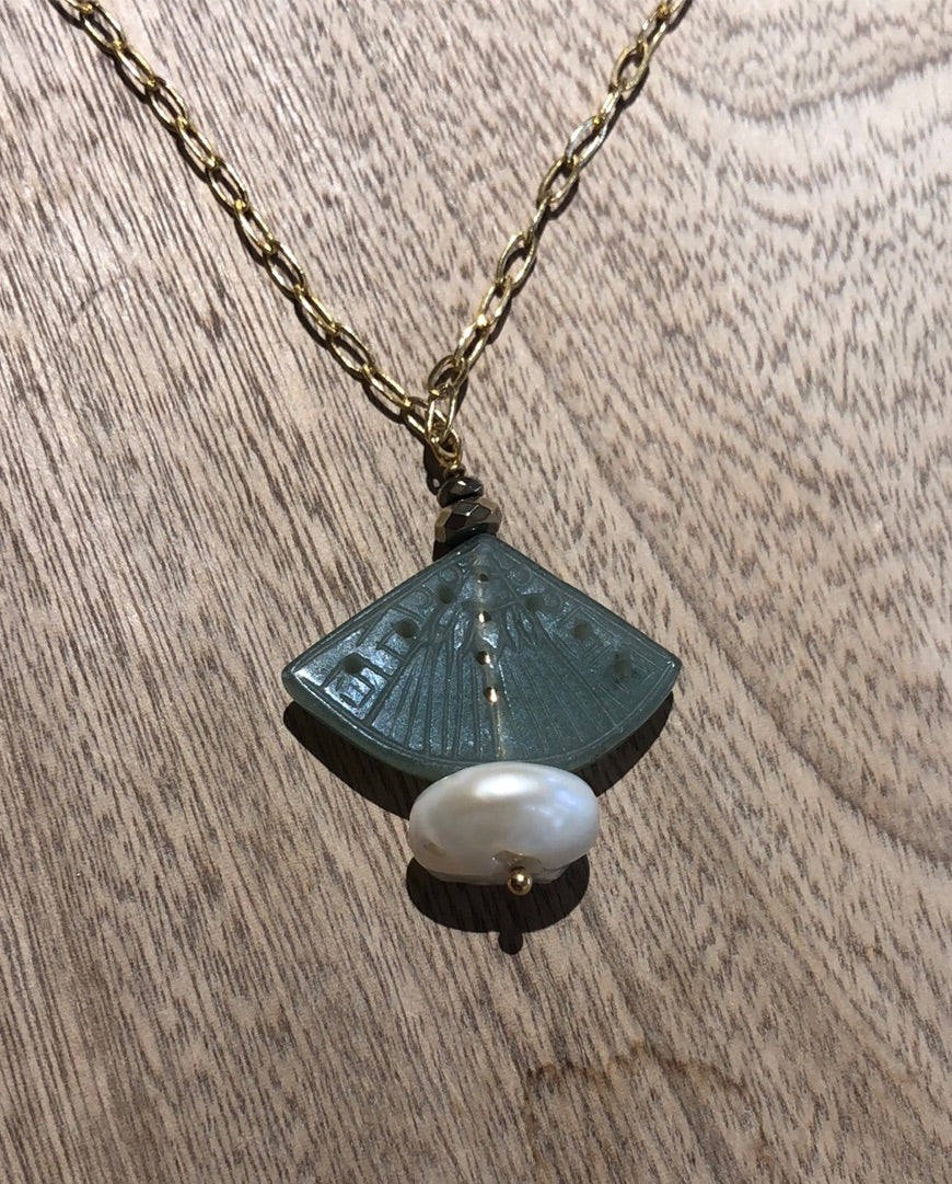CHMP-133B Collar Jade con Perla Moneda